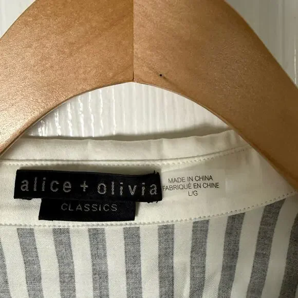 Alice + Olivia Melia Fitted Button Down Top L - Picture 7 of 8